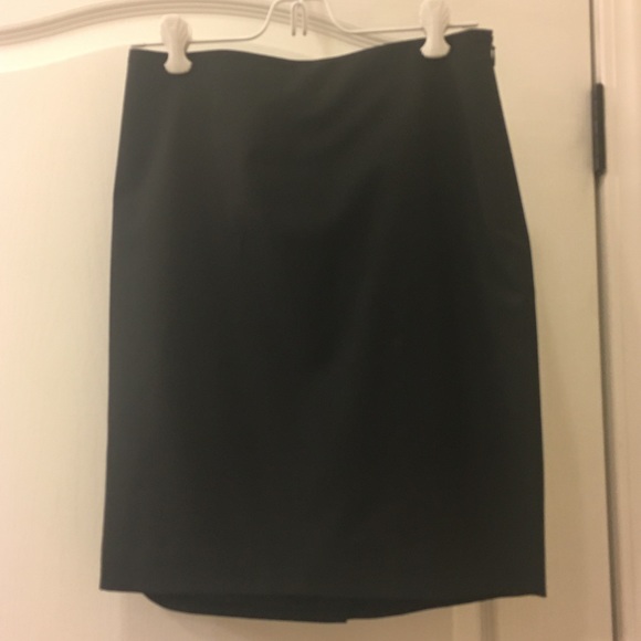 LOFT pencil skirt, black. Size 0P - Picture 1 of 3